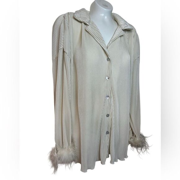 Waverles Ribbed Pleated Feather Cuff Button Down Top - Picture 3 of 10
